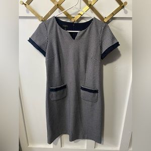 Talbots size 6P navy and white dress. Perfect condition.